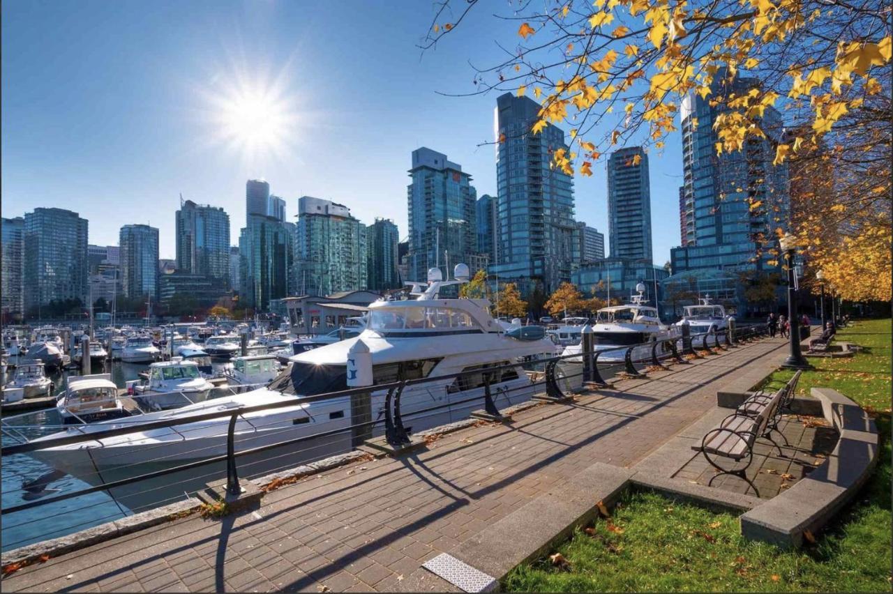 Robson & Granville Luxury Suite Vancouver Exterior photo