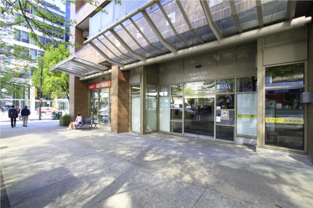 Robson & Granville Luxury Suite Vancouver Exterior photo